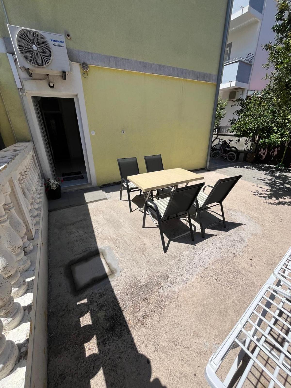 Ana Lovetovo Vodice Exterior photo